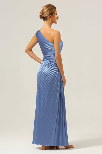 Vaina azul Vestido largo de dama de honor de satén con ojo de cerradura de un hombro